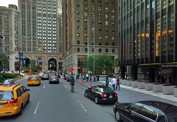 Monday: 5th Avenue, Manhattan