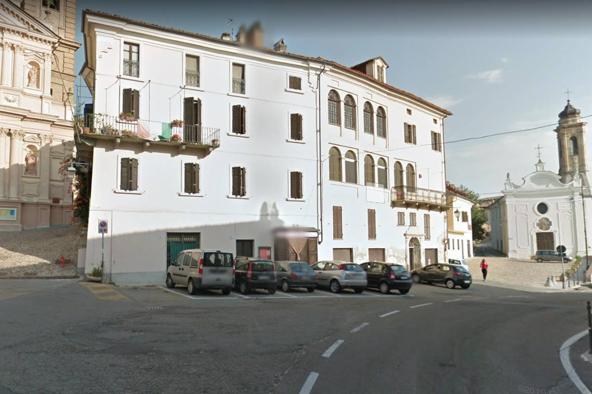 Castagnole delle Lanze - Piazza Marconi 