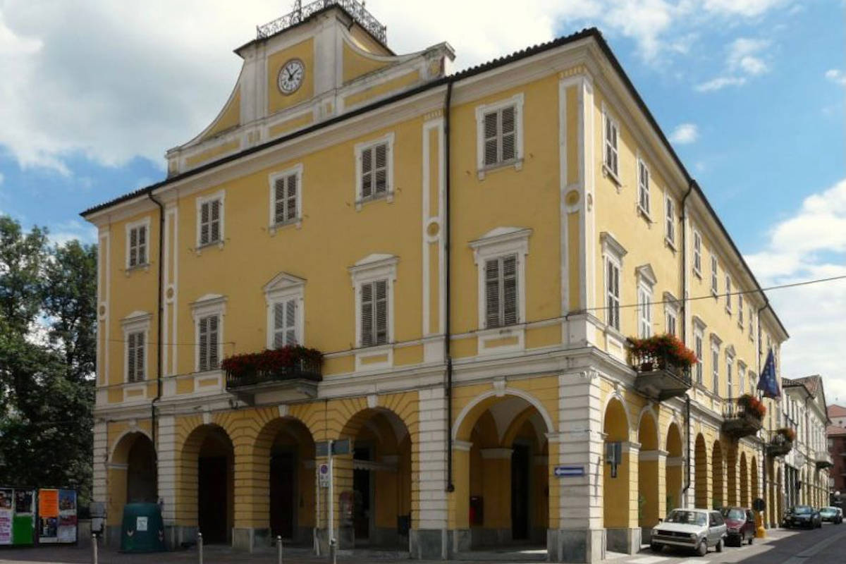 Costigliole - Palazzi Comunale e Serratrice, il teatro