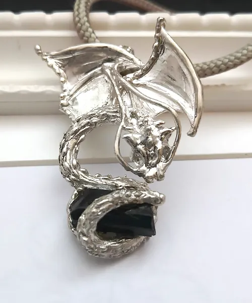 Ciondolo in argento con tormalina nera