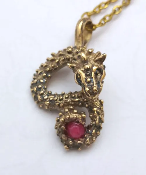 Ciondolo in bronzo con radice di rubino