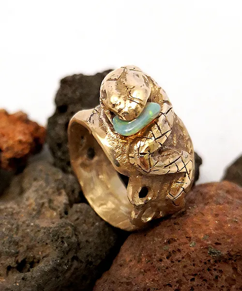 Anello in bronzo con opale