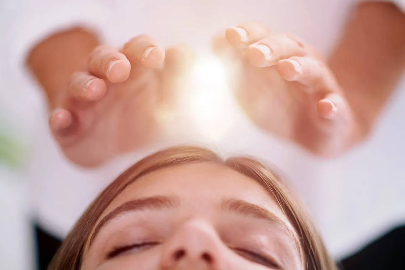 Reconnective healing <br> Guarire con l’energia