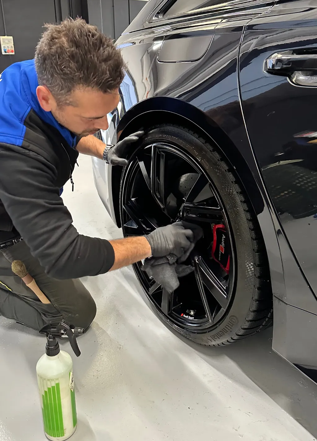 <i class="fa fa-search"></i>