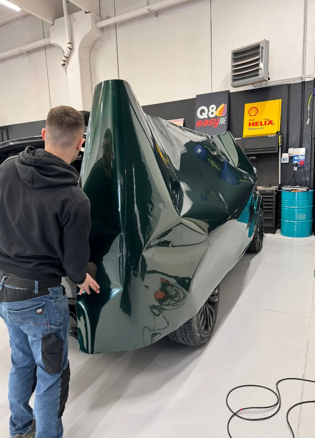 <i class="fa fa-search"></i>