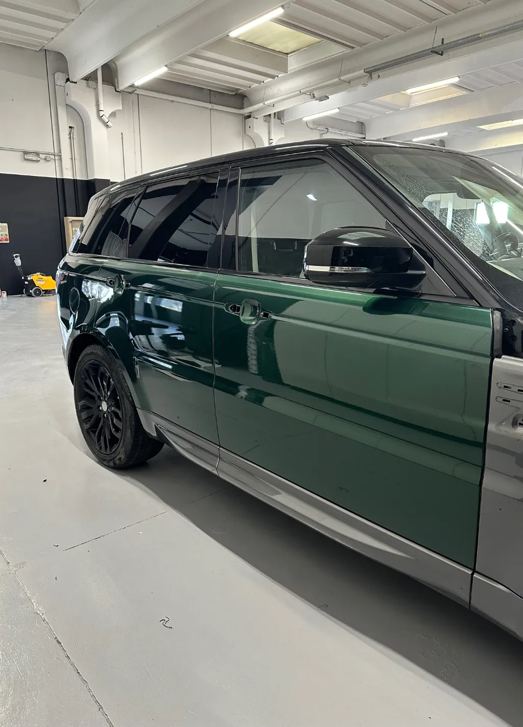 <i class="fa fa-search"></i>