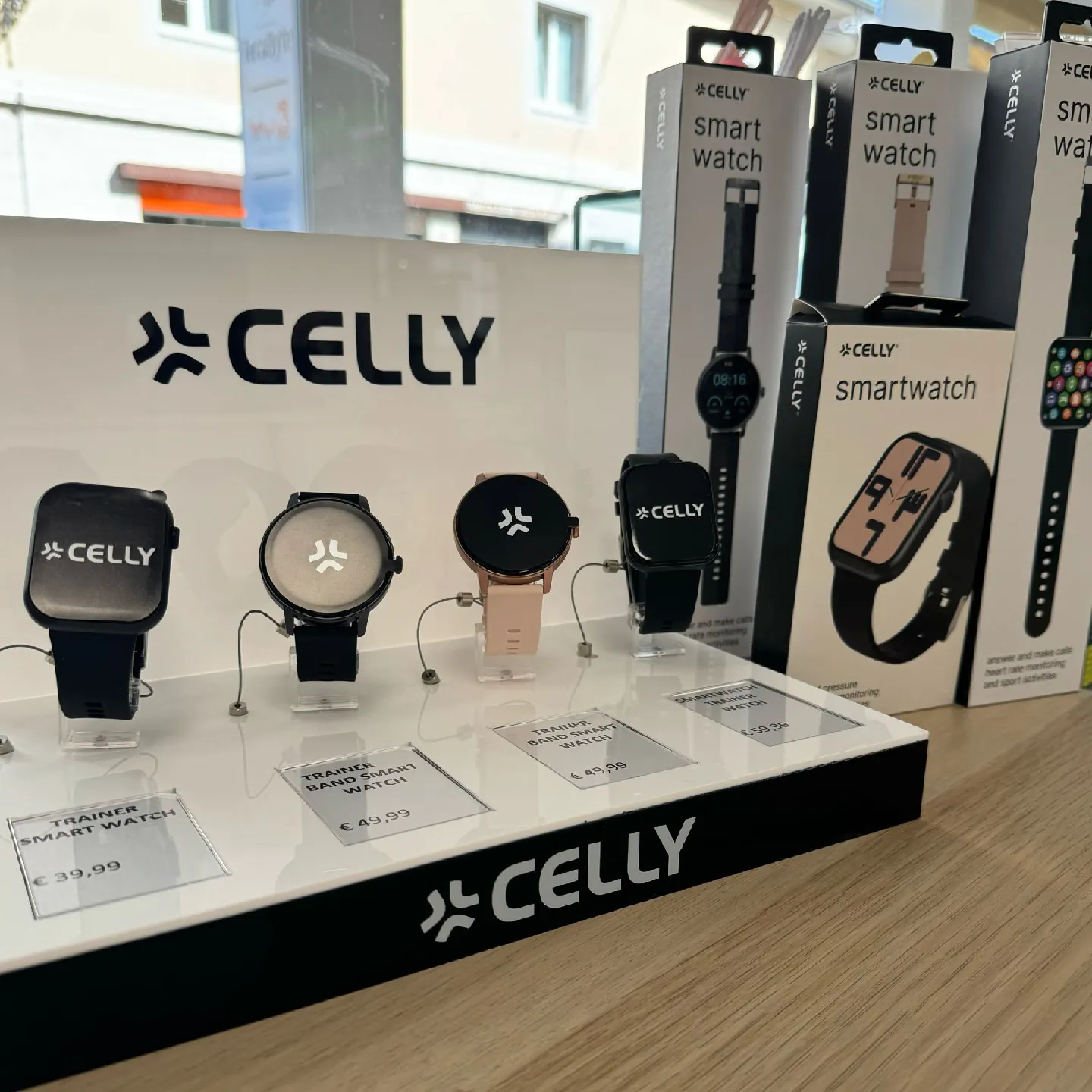 Servizi di telefonia per Privati ed Aziende wind3 eolo fastweb iliad