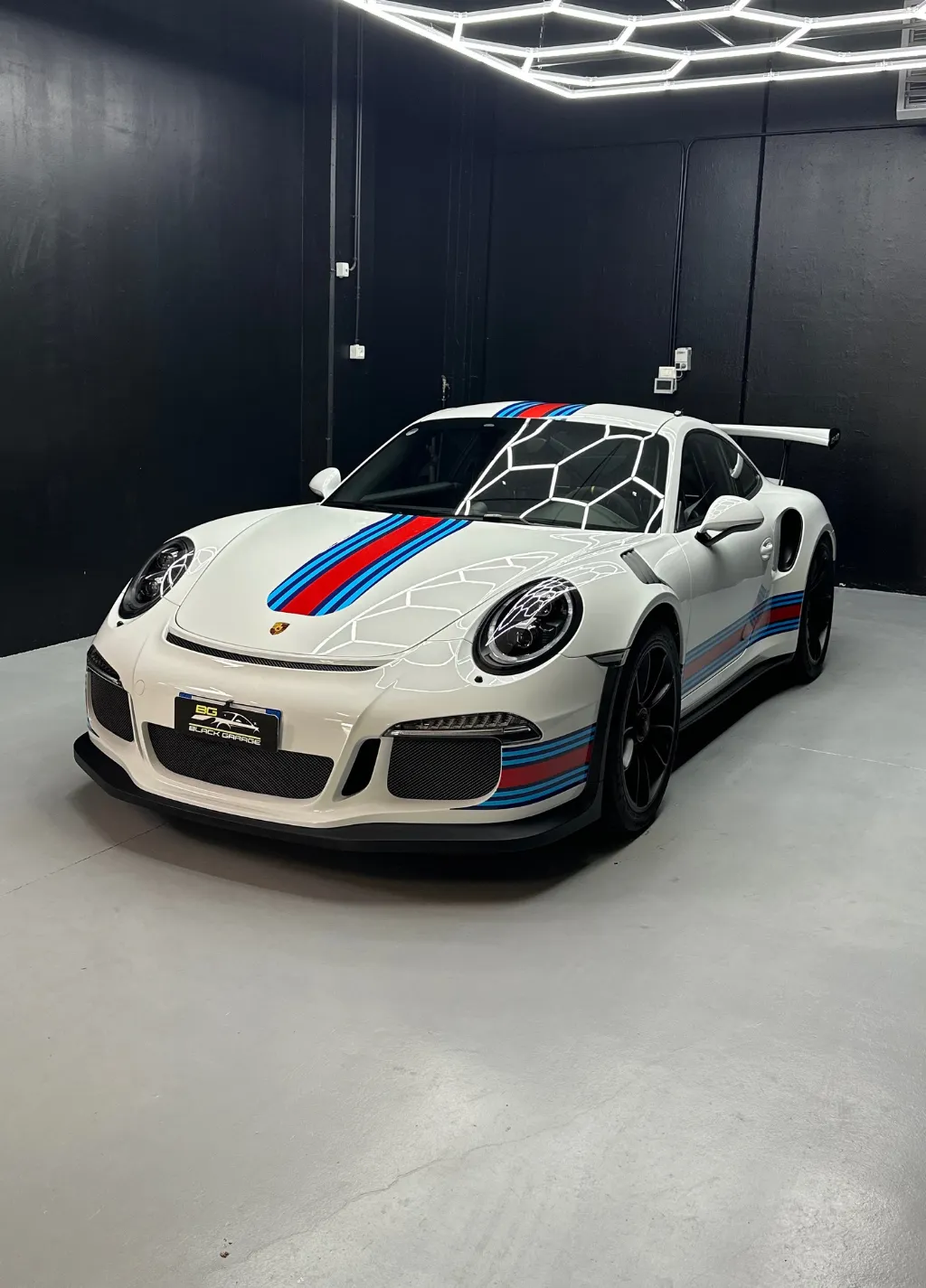 <i class="fa fa-search"></i>