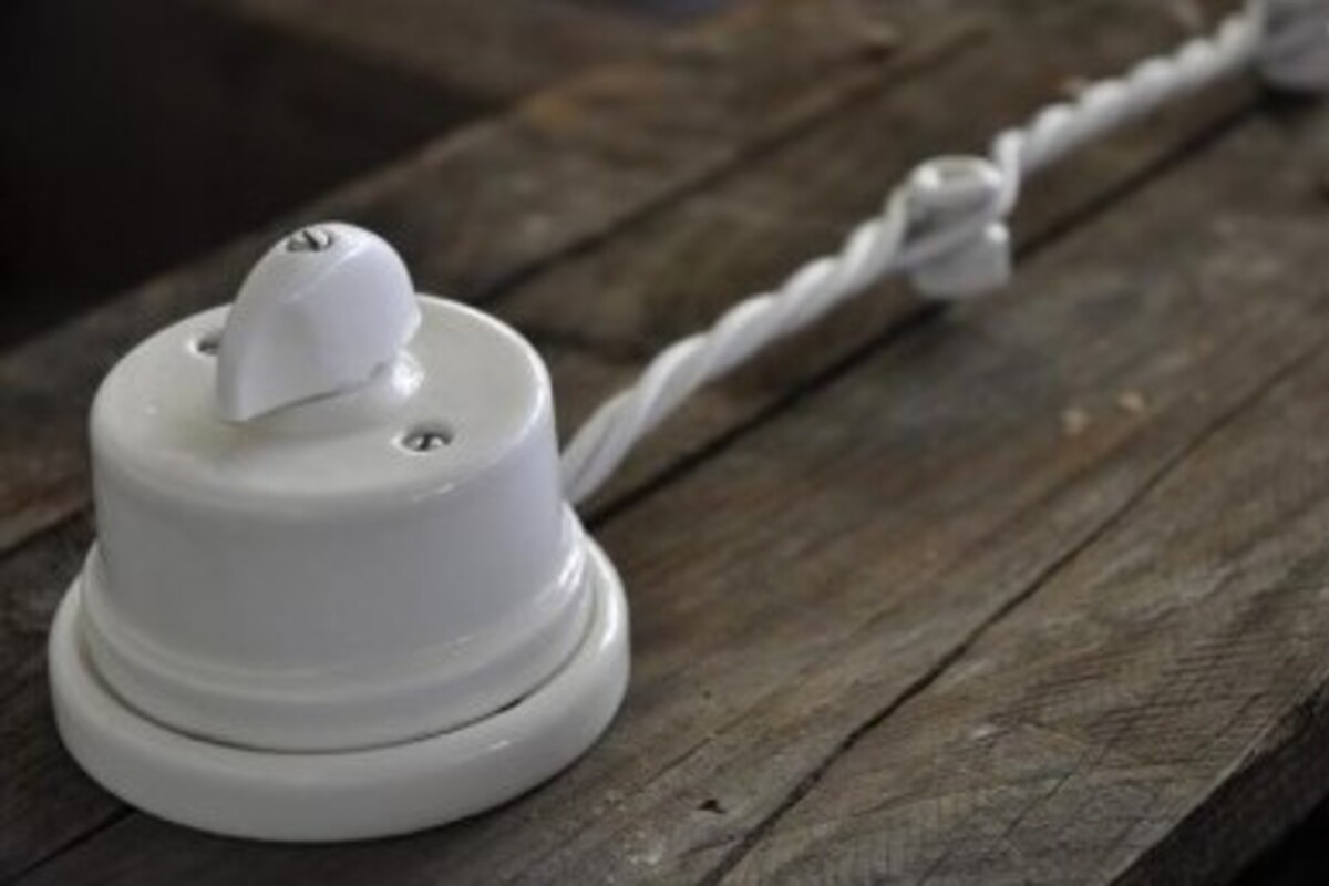 Arriva la luce a Diano: grazie all’intraprendenza del Curato don Giuseppe Sarotti arriva a Diano nel 1905 la luce  elettrica 