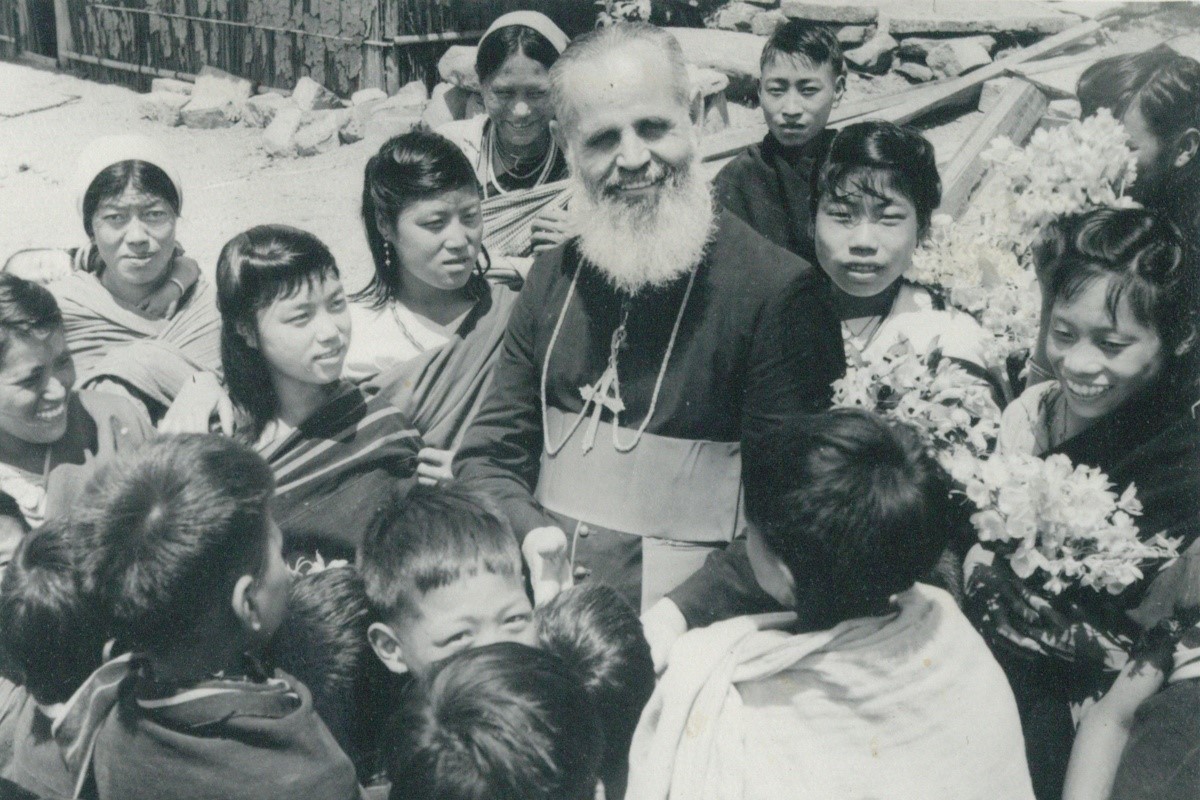 Mons. Oreste Marengo: Camminatore instancabile, conquista con il sorriso centinaia di tribù imparando la loro lingua per divulgare il Vangelo