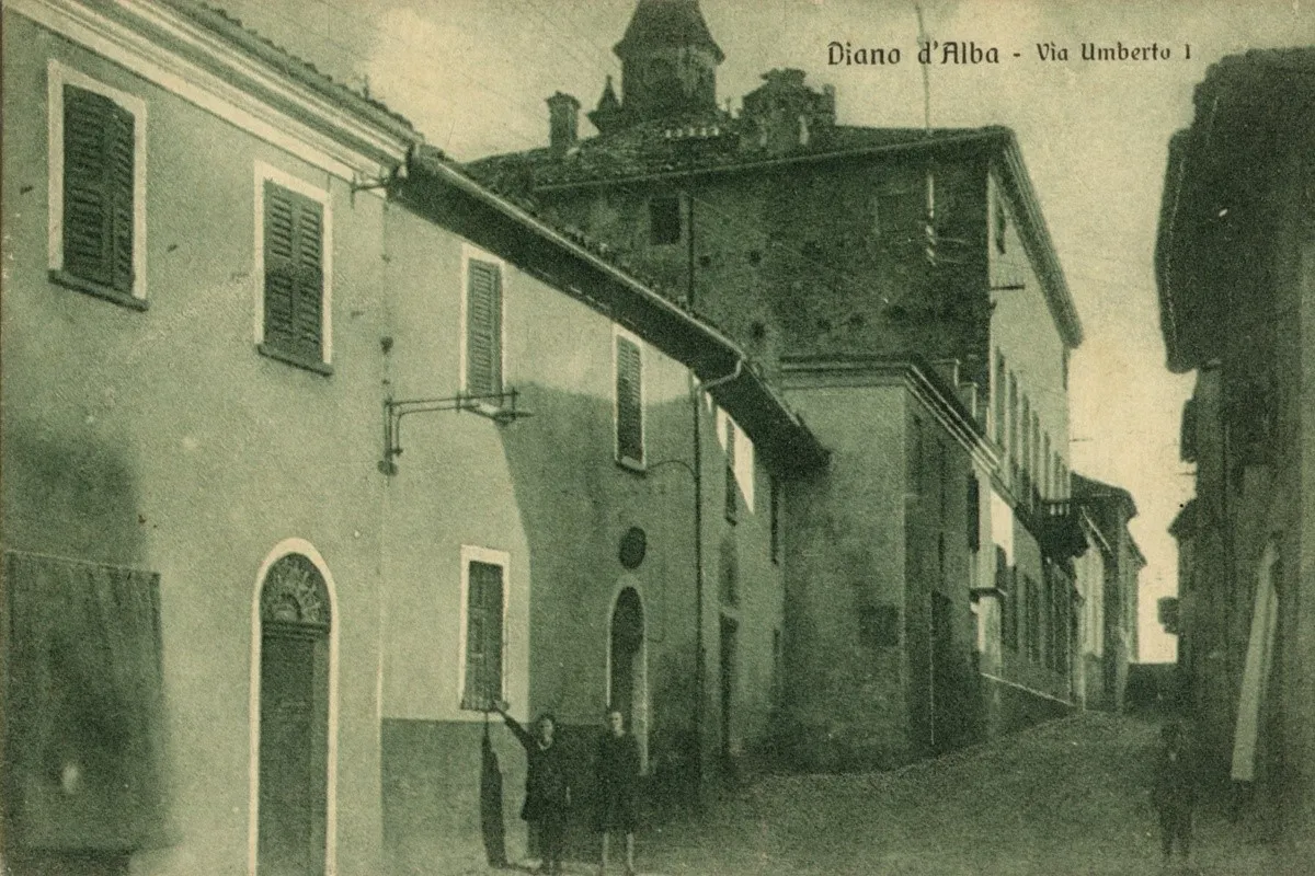 Palazzo Ruffino: ha subito nel tempo molte ristrutturazioni. All’esterno venne abbattuta una costruzione adibita a Caserma dei Carabinieri da un lato ed a Canonica dal lato opposto