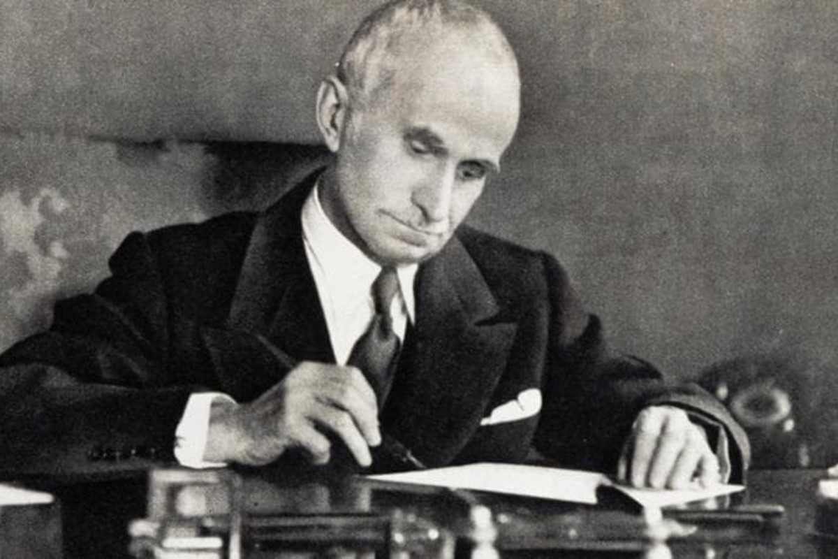 Scuole Luigi Einaudi: l’edificio scolastico è intitolato al presidente della Repubblica Luigi Einaudi originario delle Langhe