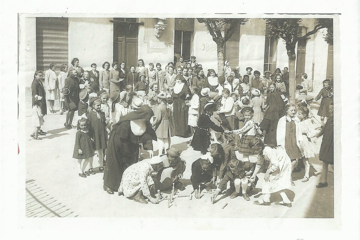 Palazzo delle Suore: nel cortiletto interno intere generazioni di Diano hanno vissuto l’infanzia