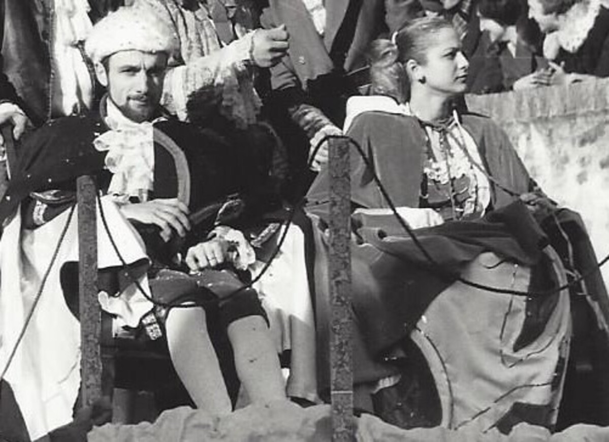 Palazzo Rangone dello Spianamento: Mimmo e Cristina sfilano per le vie di Diano nei panni dei Conti Rangone