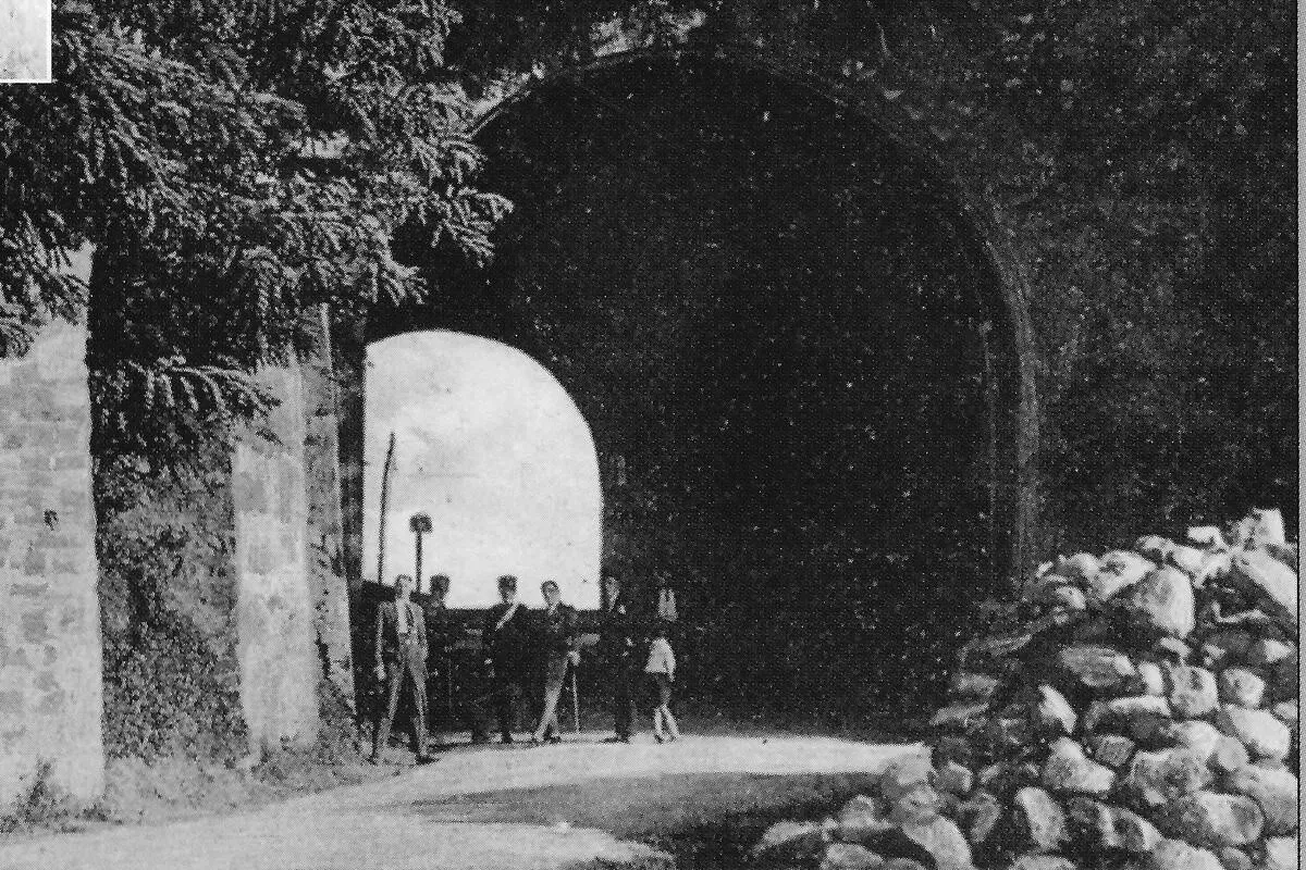 Tunnel e la nuova strada consortile: i lavori durano 13 anni e donano al paese una strada più corta, meno ripida e meno tortuosa