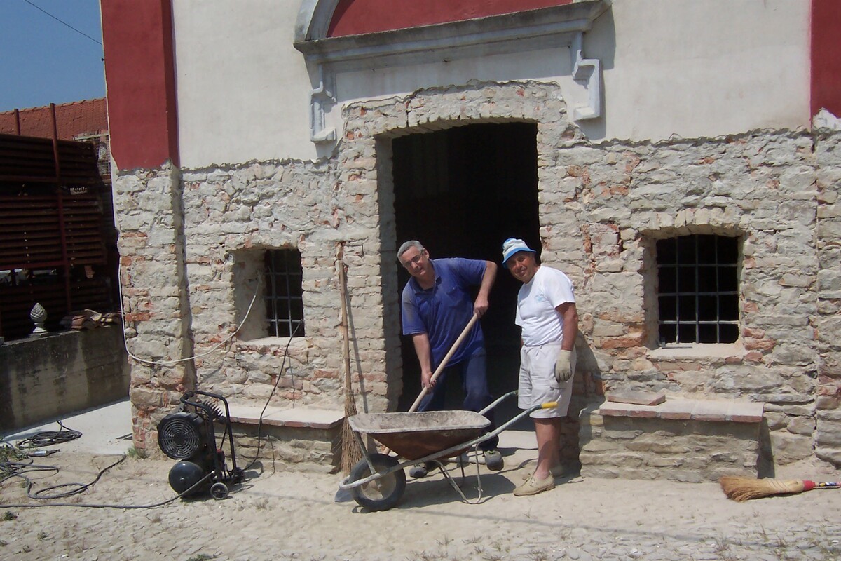 Cappella di San Rocco: i Borghigiani ne hanno sempre curato gli aspetti religiosi, gli adeguamenti strutturali e le ristrutturazioni straordinarie