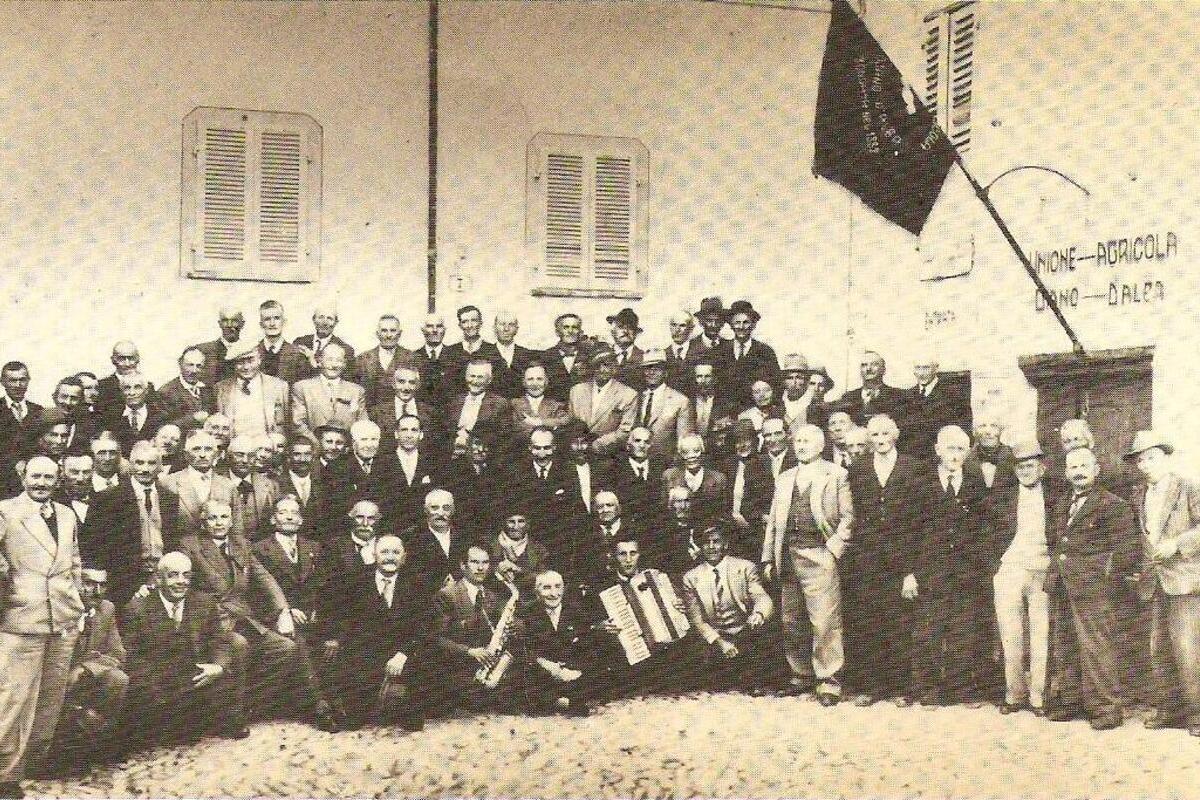 Ponte levatoio - Unione Agricola: in questa struttura nacque in seguito una società di mutuo soccorso detta Unione Agricola che diede notevole sviluppo al paese. I soci dovevano essere residenti a Diano ed avere una buona condotta