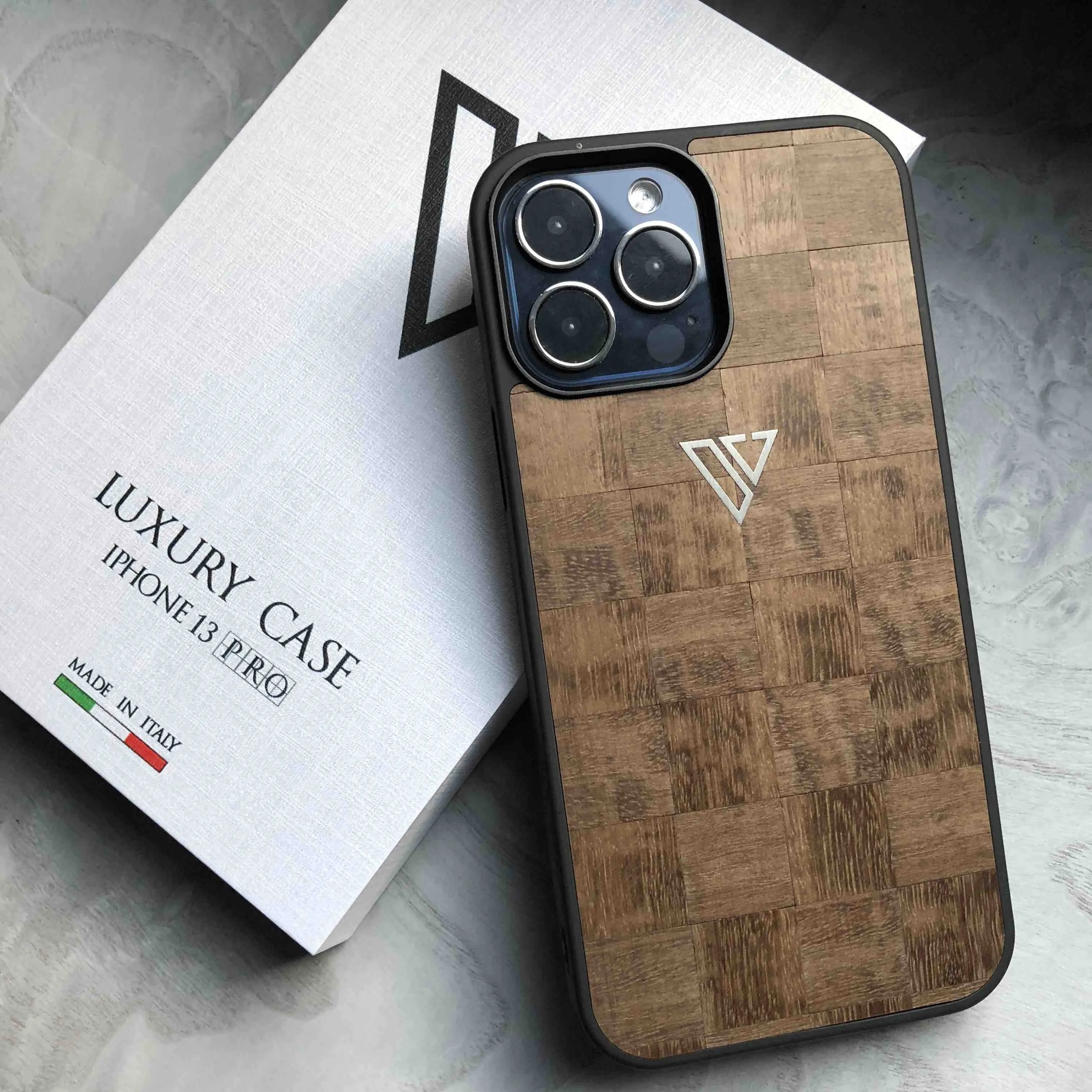 Cover in Legno iPhone 16