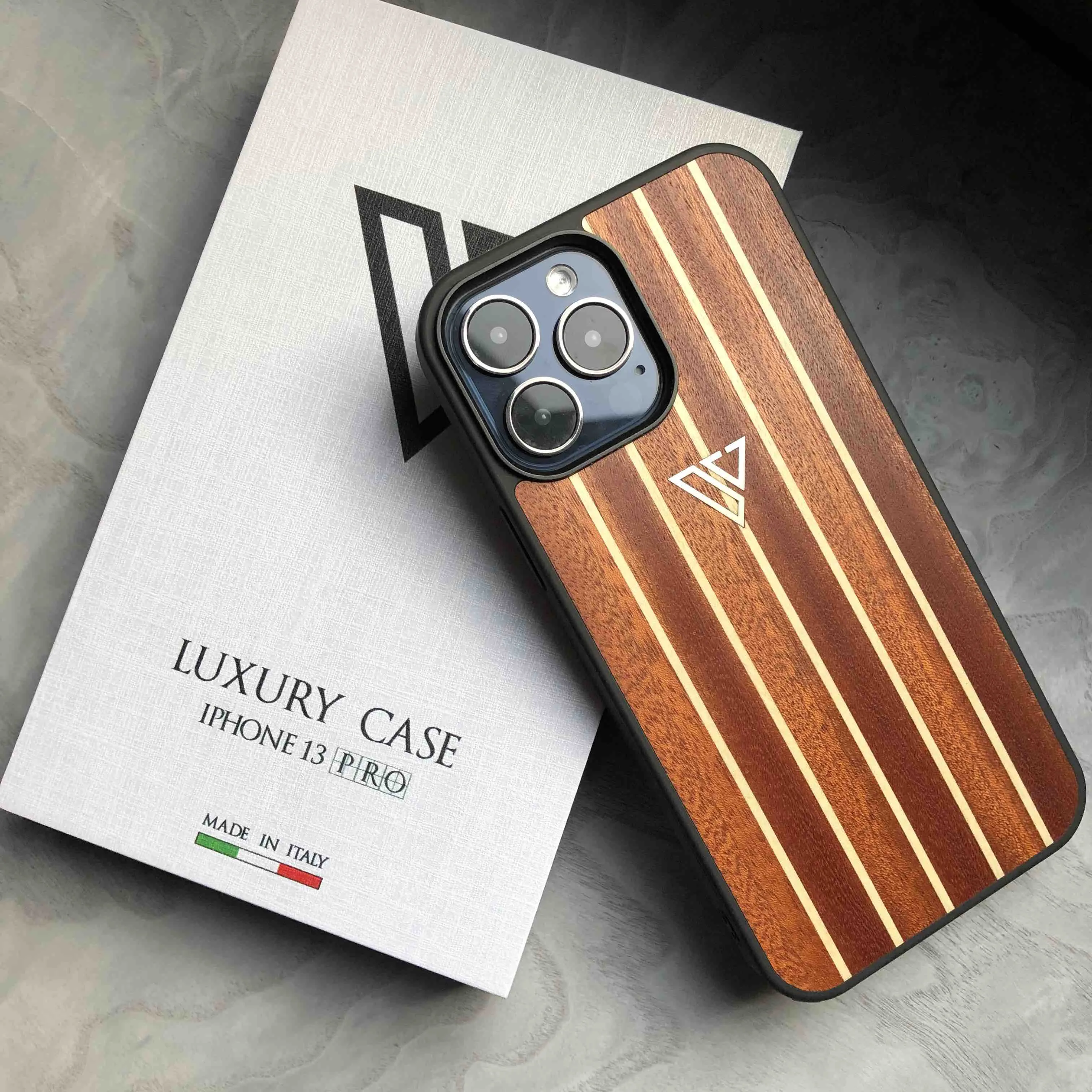 Cover in Legno iPhone 16