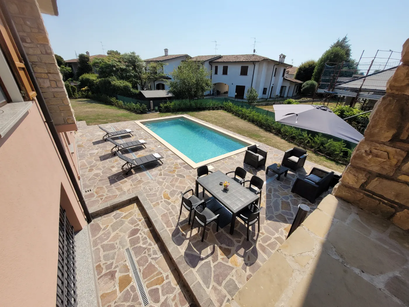 Creazione di un'Oasi di Lusso con Piscina a Cremona