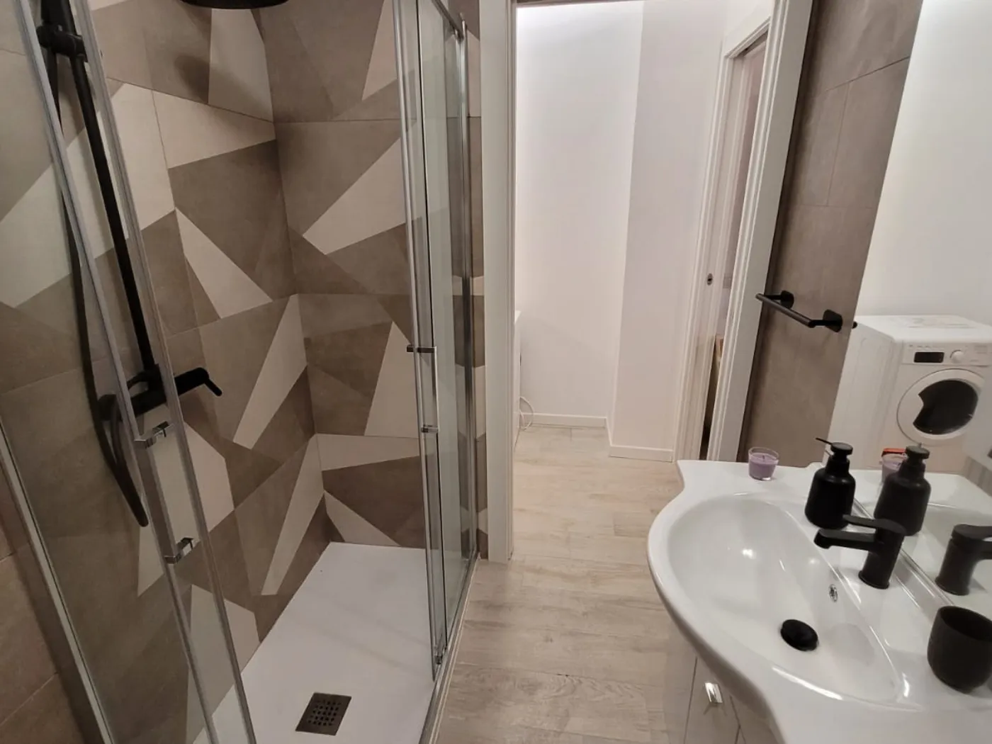 Riconversione spazi commerciali in residenze moderne a Milano