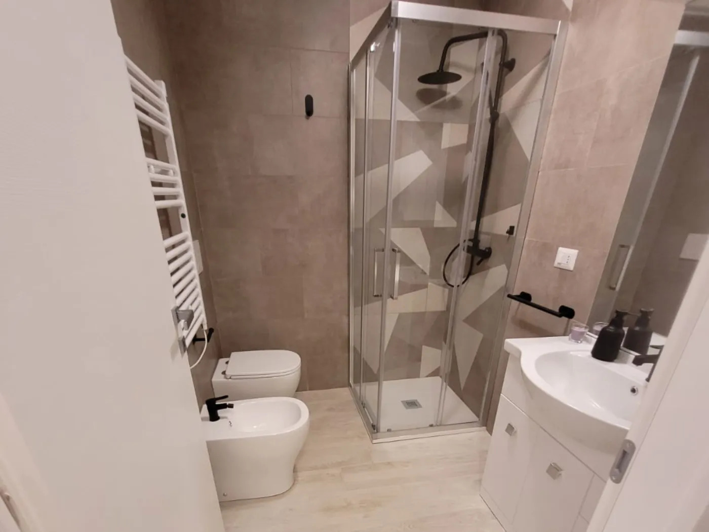 Riconversione spazi commerciali in residenze moderne a Milano