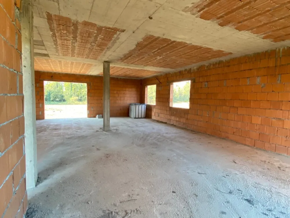 Trasformazione completa da struttura grezza a casa contemporanea Lodi