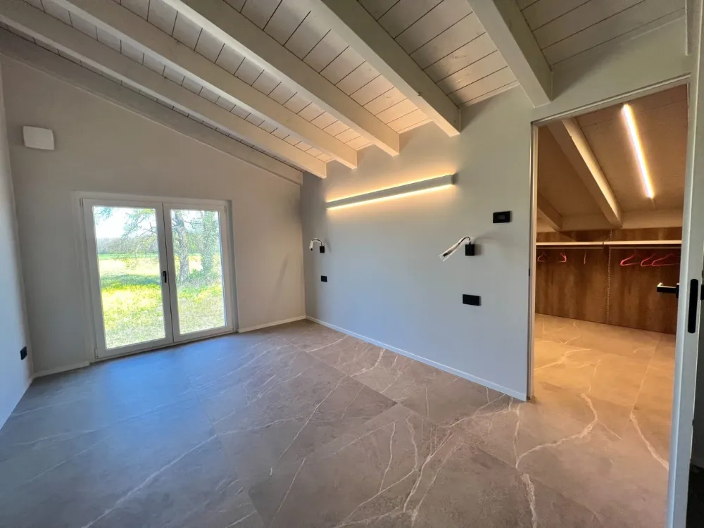 Trasformazione completa da struttura grezza a casa contemporanea Lodi