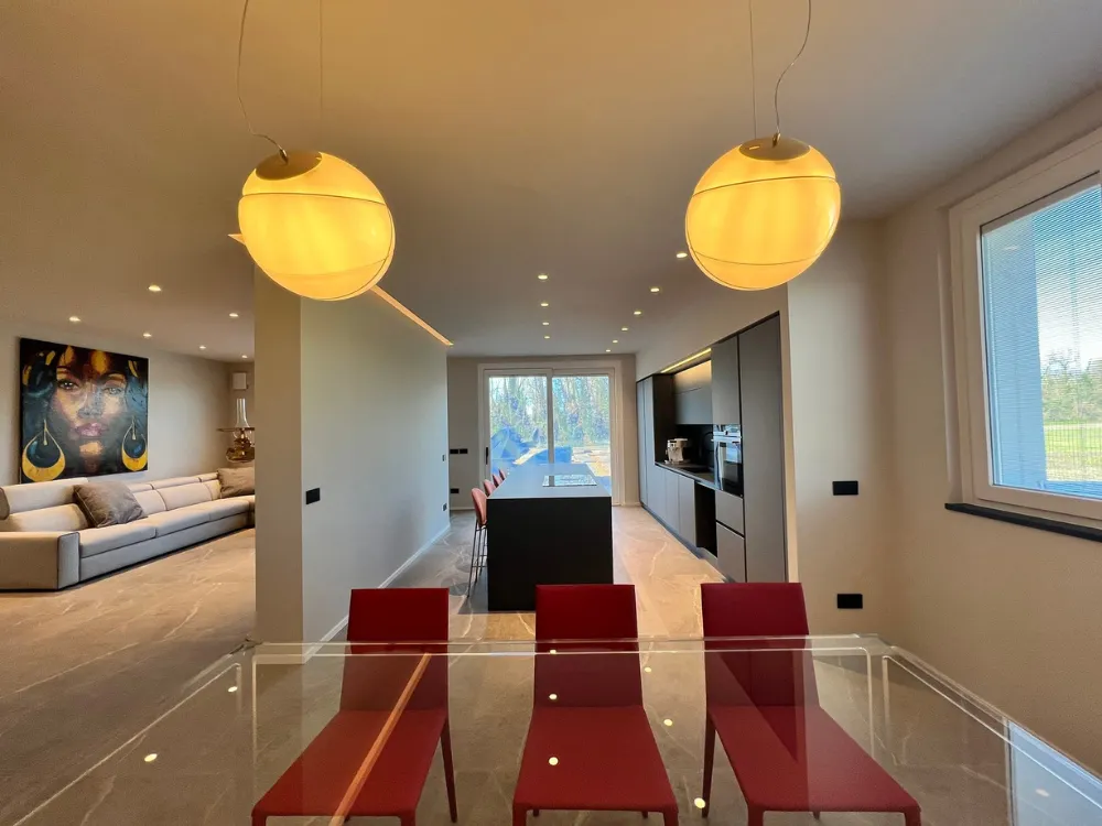 Trasformazione completa da struttura grezza a casa contemporanea Lodi