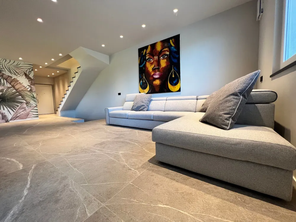 Trasformazione completa da struttura grezza a casa contemporanea Lodi