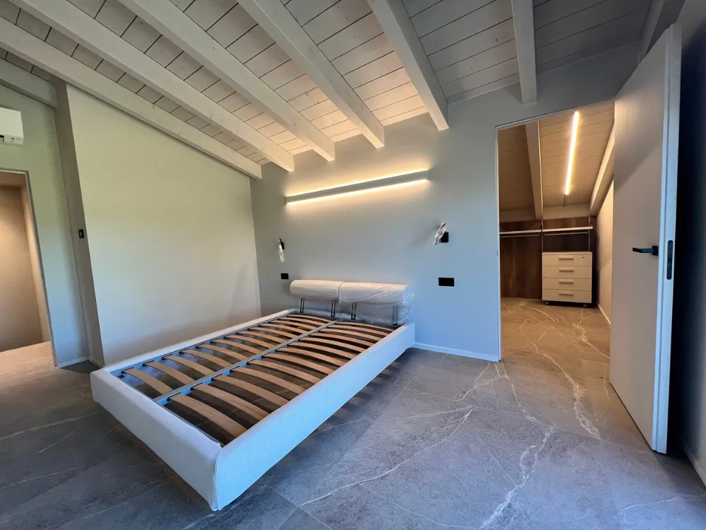 Trasformazione completa da struttura grezza a casa contemporanea Lodi