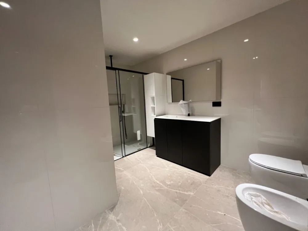 Trasformazione completa da struttura grezza a casa contemporanea Lodi