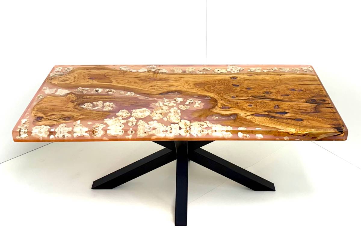 Tavolo con ulivo Salentino, design "effetto fiume" 