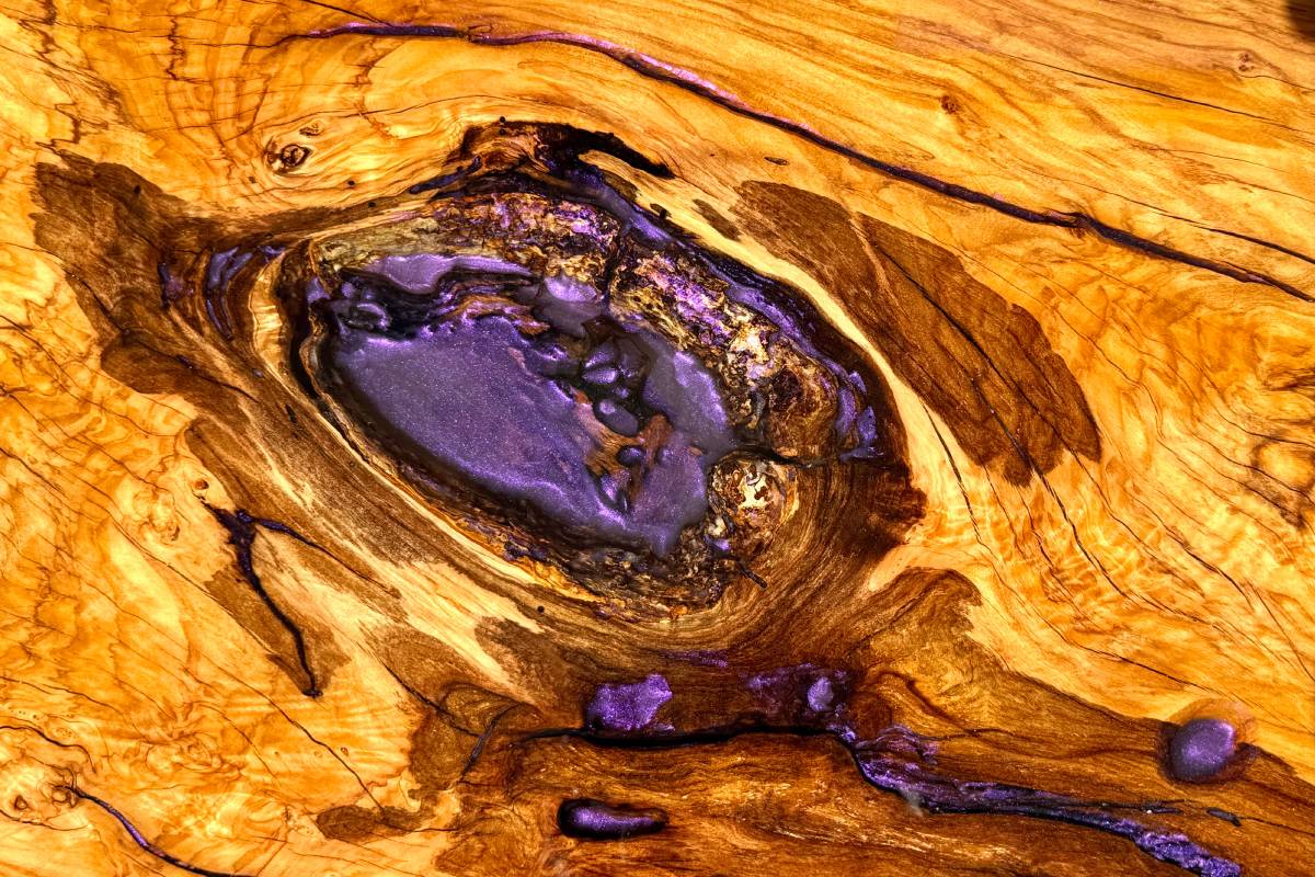 Tavolo con ulivo Salentino, design "effetto fiume"