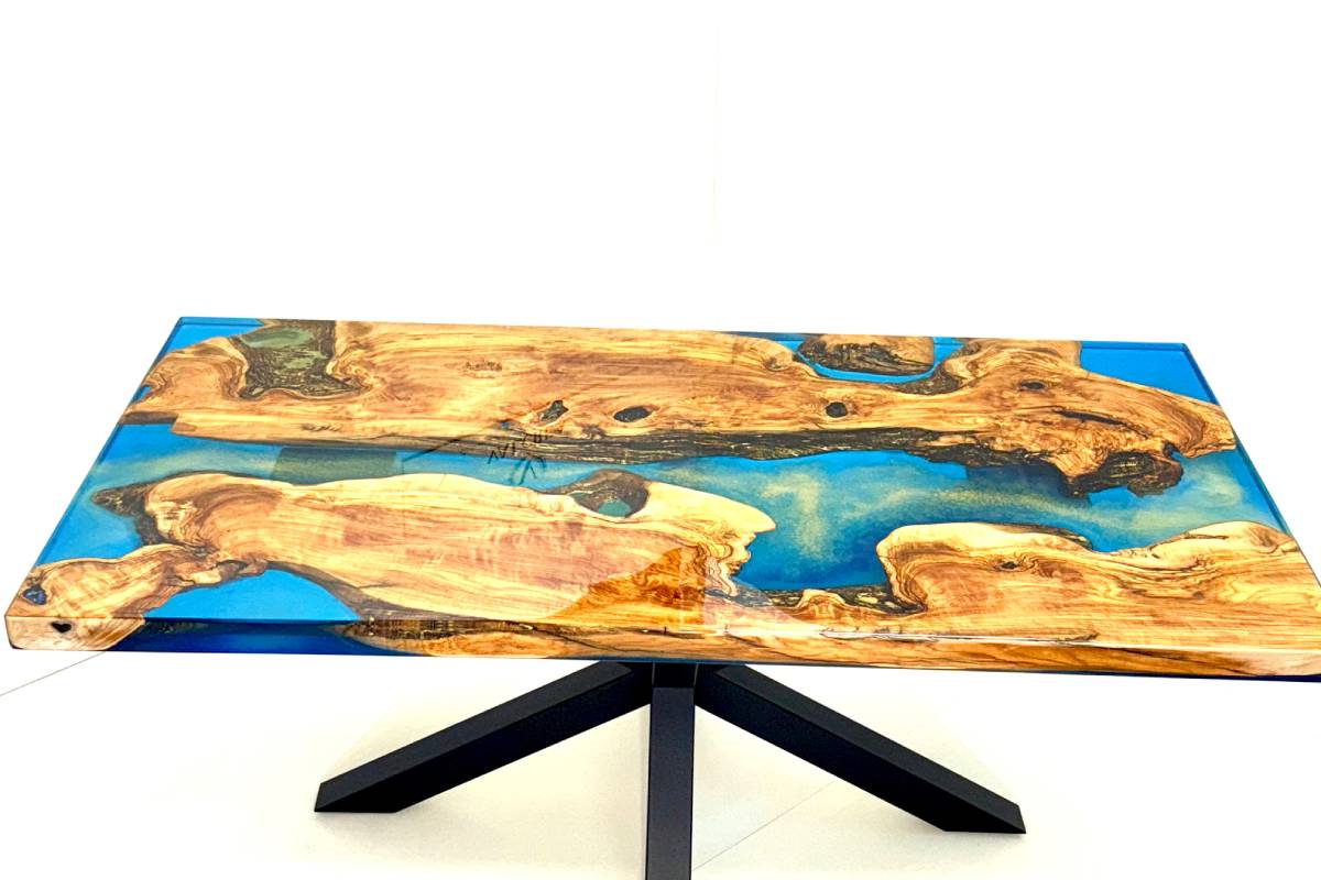 Tavolo con ulivo Salentino, design "effetto fiume"